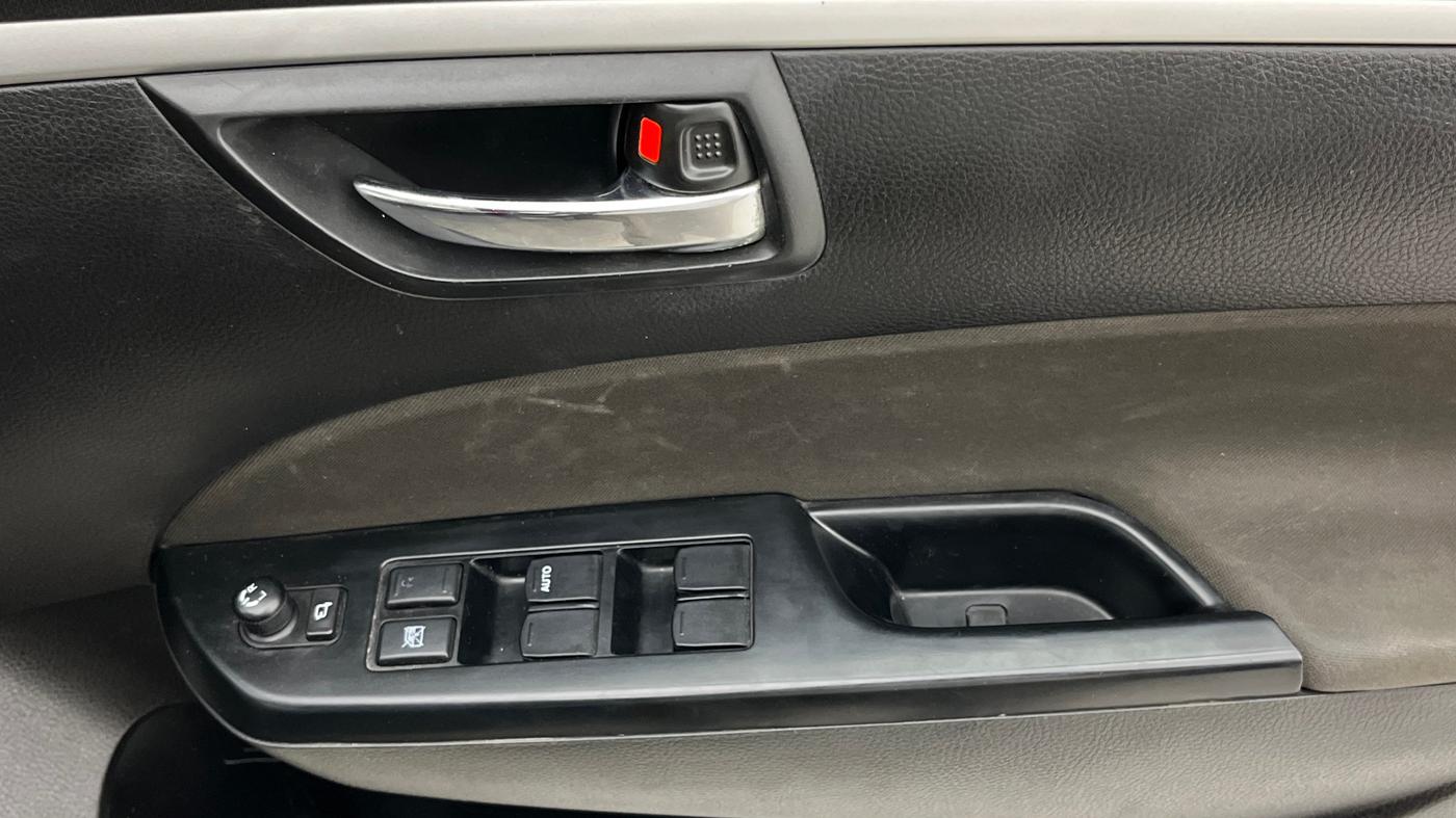 2015 Maruti Swift VXI, Petrol, Manual, 57,277 km, Driver Side Door Panels Control