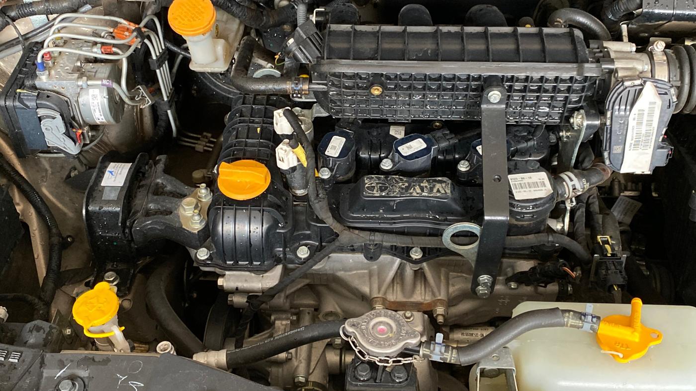 2025 Tata ALTROZ Accomplished Plus S Petrol 6DCT, Petrol, Automatic, 35,037 km, Engine View - Right