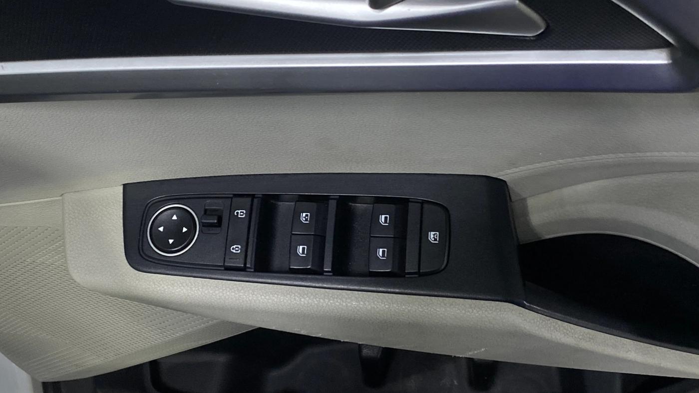 2023 KIA CARENS PRESTIGE 1.5 DIESEL IMT 7 STR, Diesel, Manual, 53,444 km, Driver Side Door Panels Control