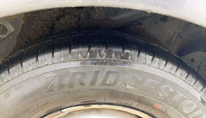 2012 Hyundai i10 MAGNA 1.1, CNG, Manual, 1,05,771 km, Left Rear Tyre Tread