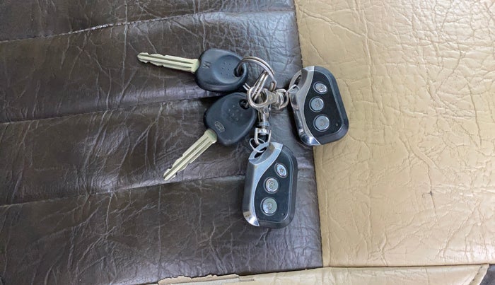 2012 Hyundai i10 MAGNA 1.1, CNG, Manual, 1,05,771 km, Key Close Up