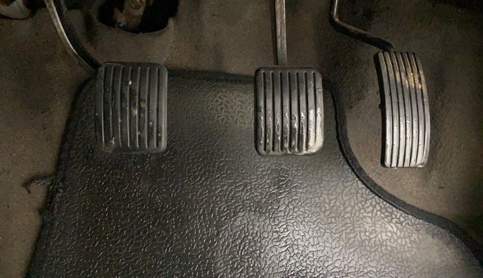 2012 Hyundai i10 MAGNA 1.1, CNG, Manual, 1,05,771 km, Pedals