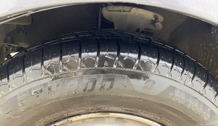 2012 Hyundai i10 MAGNA 1.1, CNG, Manual, 1,05,771 km, Left Front Tyre Tread