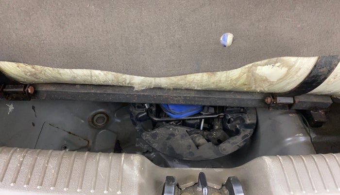 2012 Hyundai i10 MAGNA 1.1, CNG, Manual, 1,05,771 km, Spare Tyre