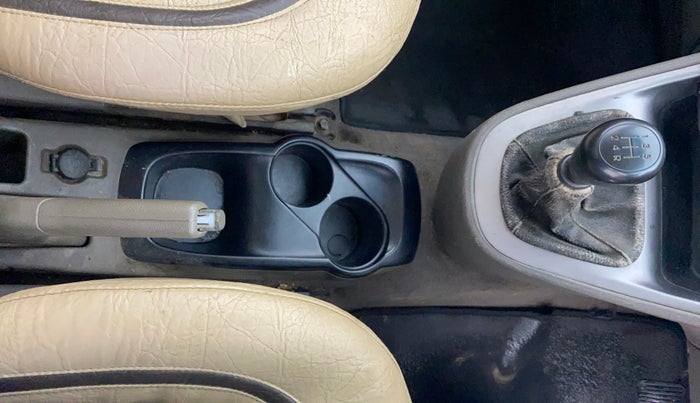 2012 Hyundai i10 MAGNA 1.1, CNG, Manual, 1,05,771 km, Gear Lever