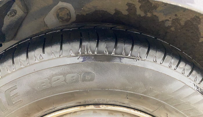 2012 Hyundai i10 MAGNA 1.1, CNG, Manual, 1,05,771 km, Right Rear Tyre Tread