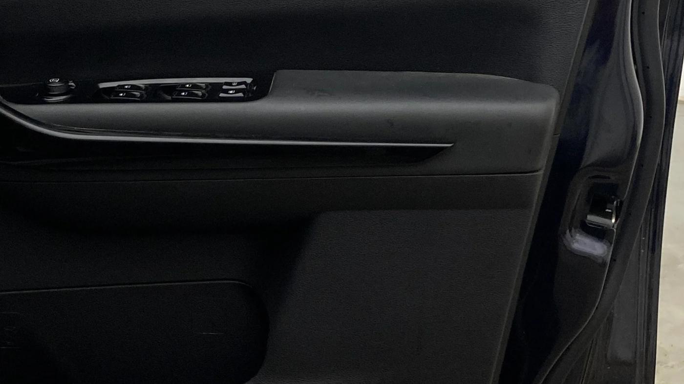 2023 Mahindra XUV700 AX 7 LUXURY P AT 7 STR, Petrol, Automatic, 36,034 km, Driver Side Door Panels Control