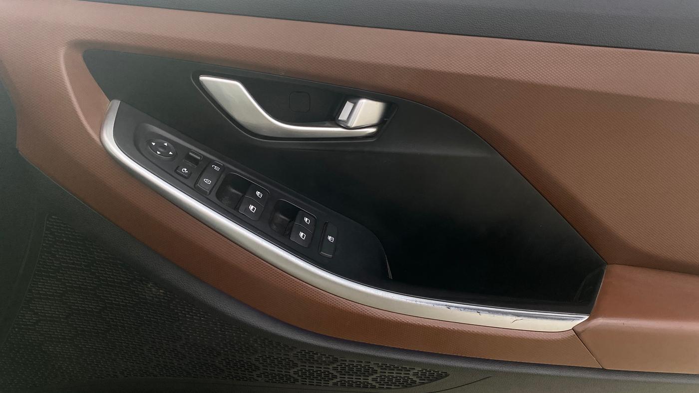 2022 Hyundai ALCAZAR PRESTIGE 1.5 MT 6STR, Diesel, Manual, 79,981 km, Driver Side Door Panels Control