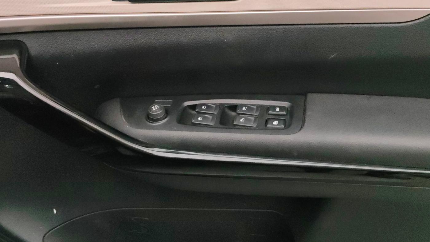 2023 Mahindra XUV700 AX 5 D AT 7 STR, Diesel, Automatic, 36,616 km, Driver Side Door Panels Control