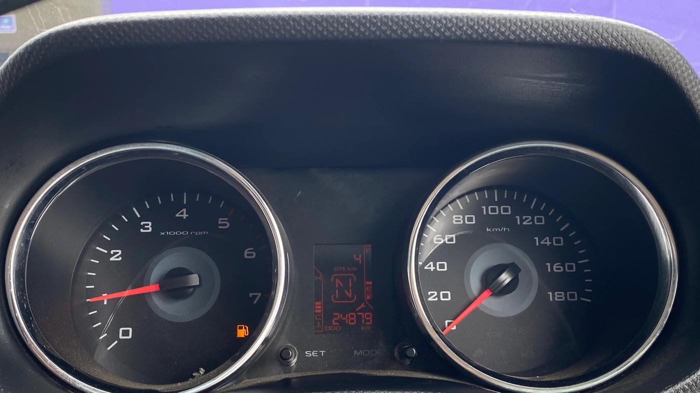2017 Mahindra TUV300 T8, Diesel, Manual, 24,875 km, Odometer Image