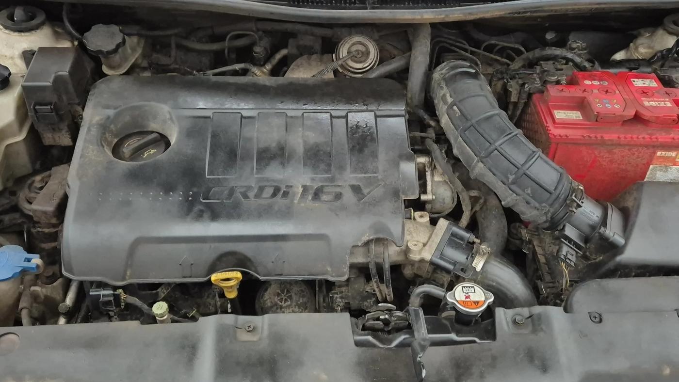 2014 Hyundai Verna FLUIDIC 1.6 CRDI SX OPT, Diesel, Manual, 1,26,495 km, Engine View