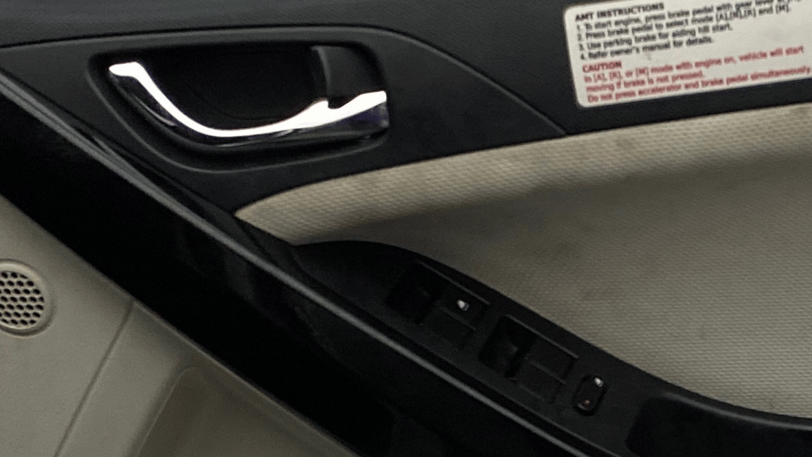 2020 Tata NEXON XZA PLUS DIESEL, Diesel, Automatic, 1,40,771 km, Driver Side Door Panels Control