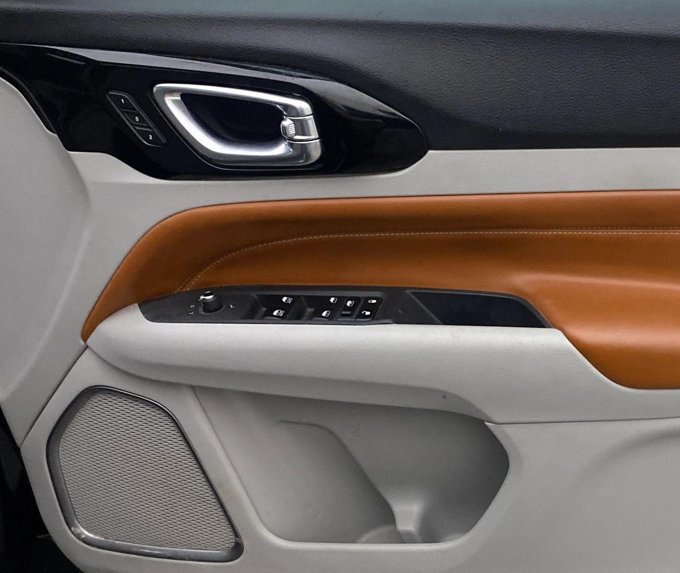 2024 Jeep Compass LIMITED (O) 2.0 DIESEL AT FWD, Diesel, Automatic, 33,242 km, Driver Side Door Panels Control