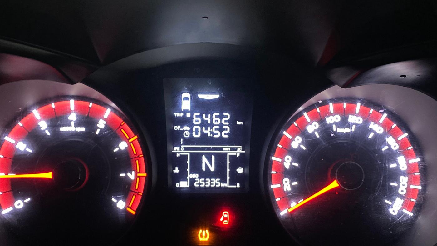 2023 Mahindra XUV300 W6 1.2 PETROL, Petrol, Manual, 25,335 km, Odometer Image