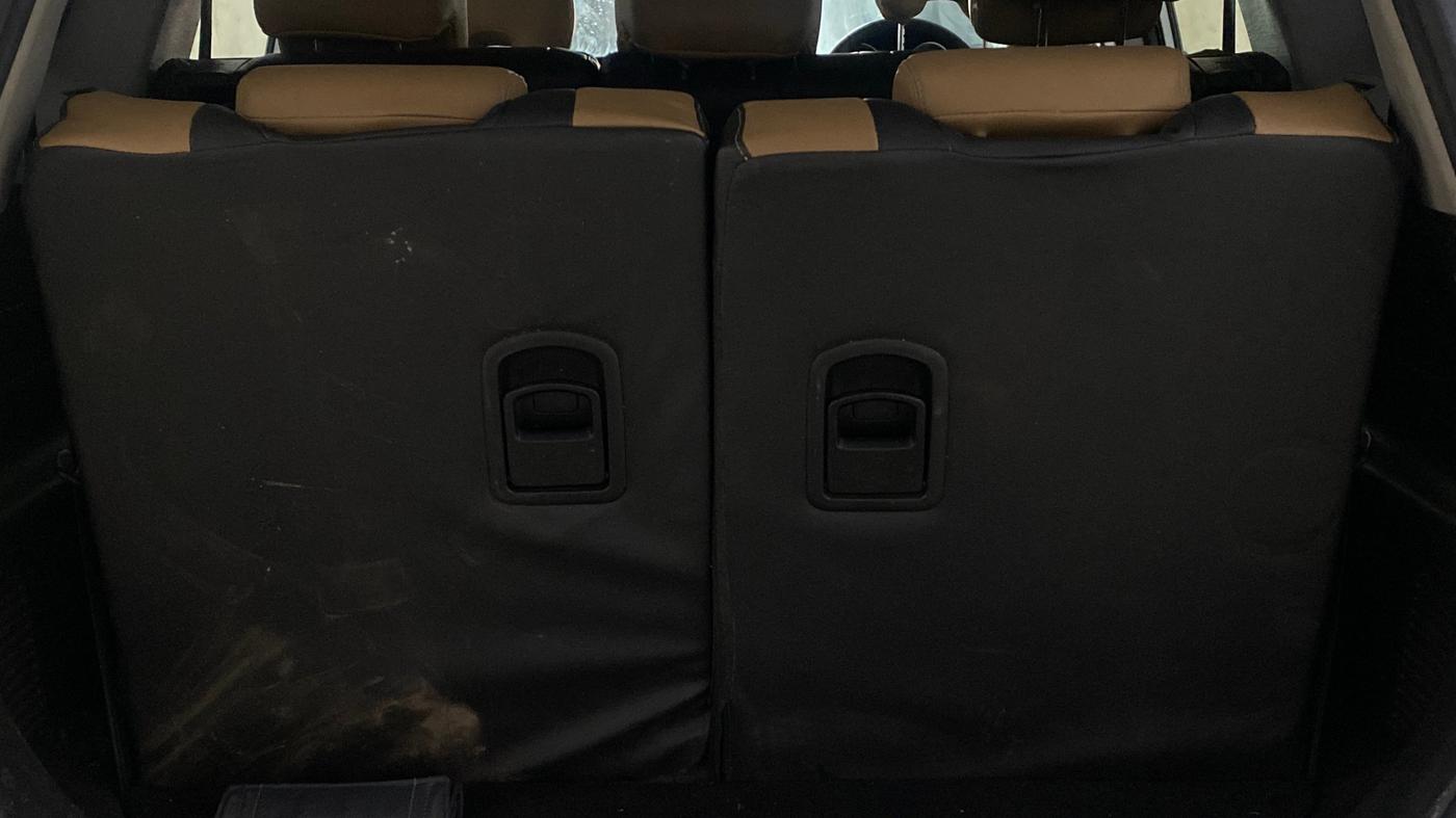 2019 Mahindra XUV500 W7, Diesel, Manual, 90,268 km, Boot Inside