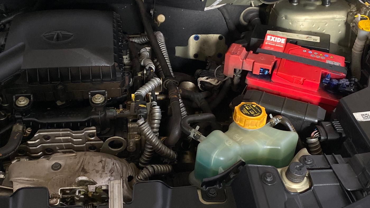2022 Tata NEXON XZA PLUS (PREMIUM) KAZIRANGA PETROL, Petrol, Automatic, 14,871 km, Engine View - Left
