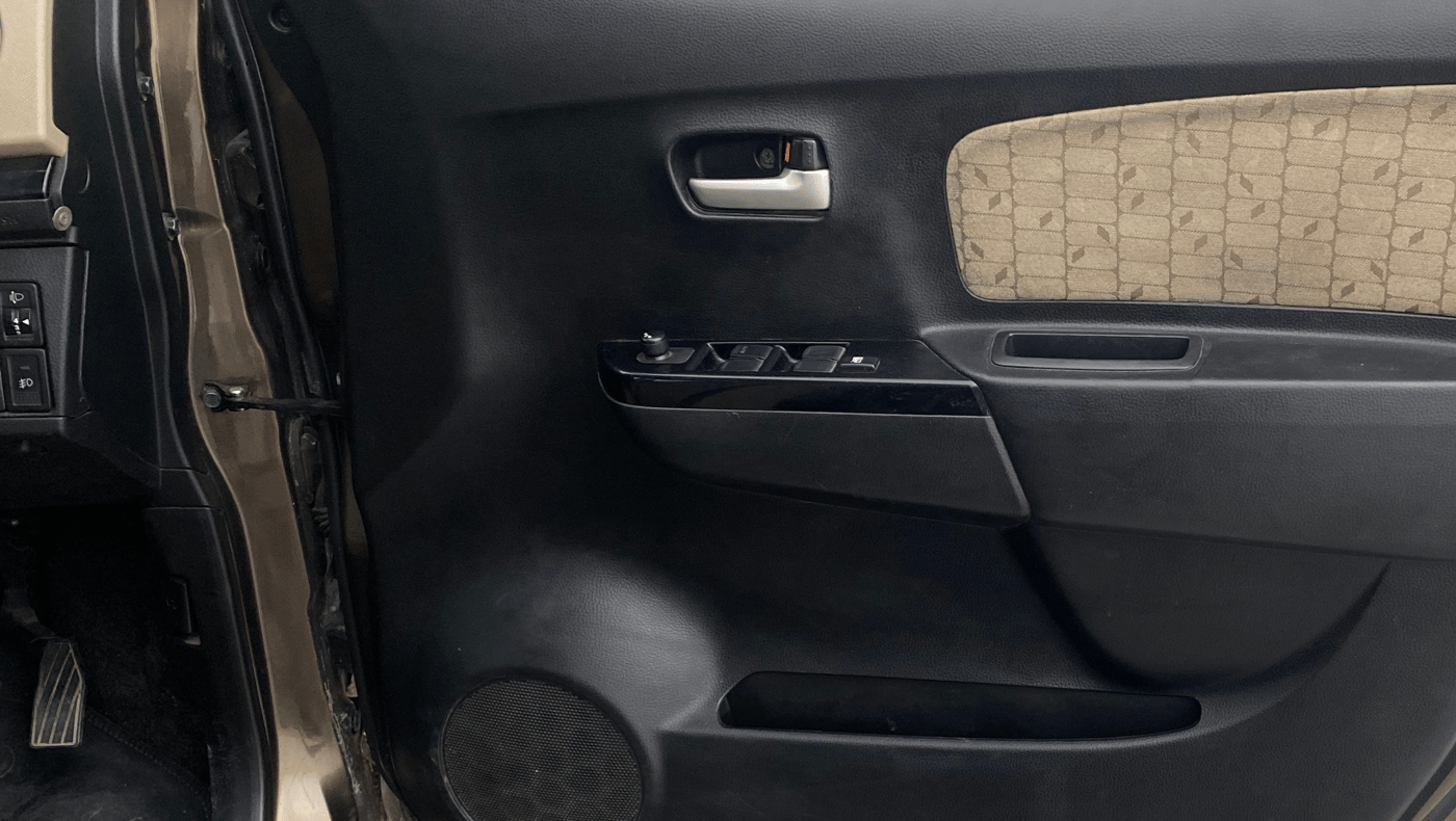 2018 Maruti Wagon R 1.0 VXI (O) AMT, Petrol, Automatic, 91,765 km, Driver Side Door Panels Control