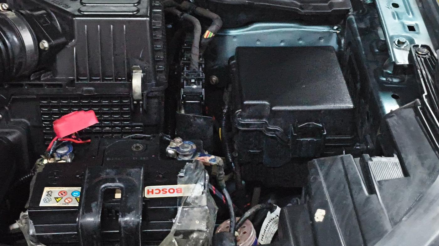 2020 Mahindra XUV300 W8 (O) 1.2 PETROL, CNG, Manual, 95,025 km, Engine View - Left