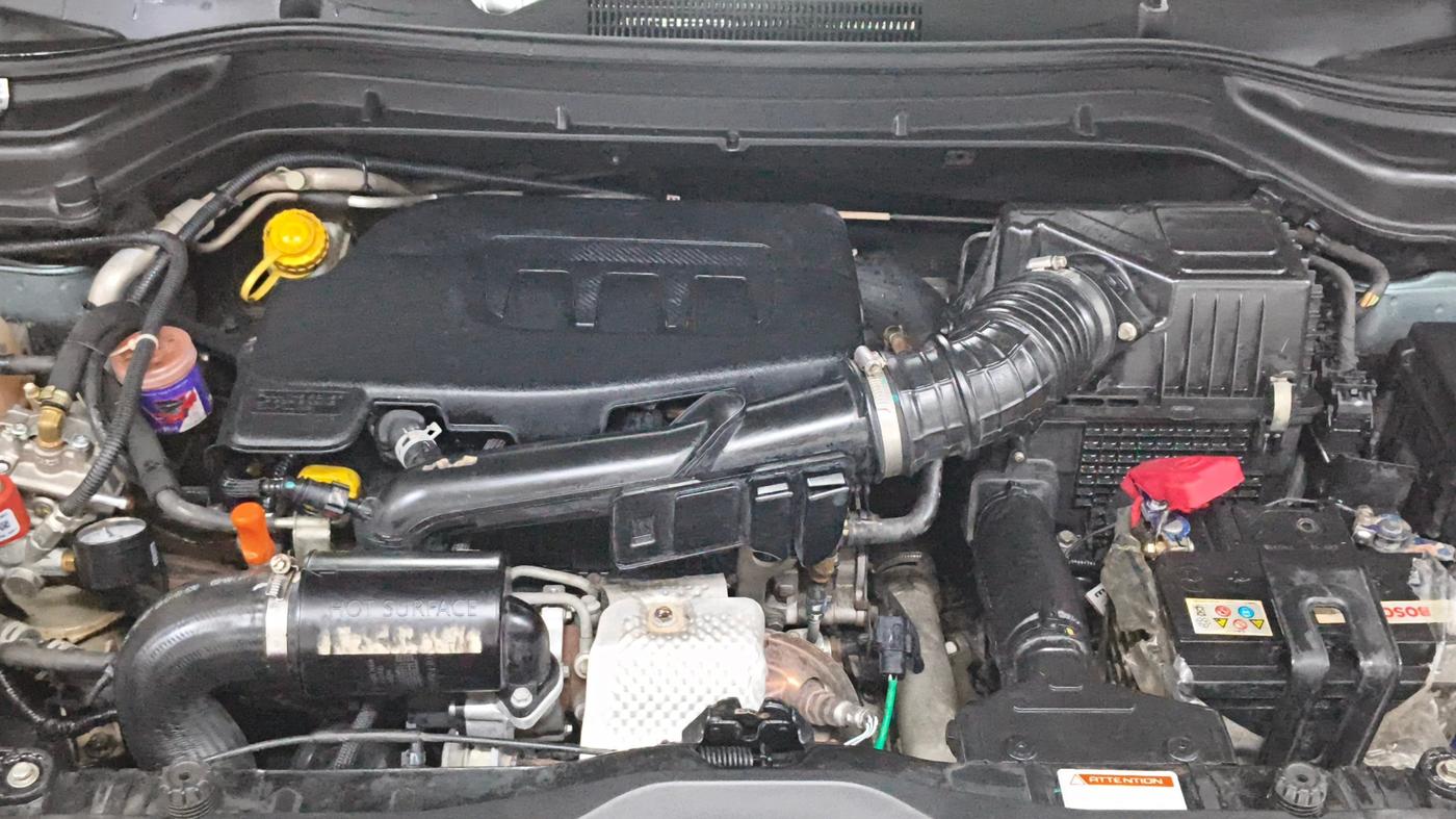 2020 Mahindra XUV300 W8 (O) 1.2 PETROL, CNG, Manual, 95,025 km, Engine View
