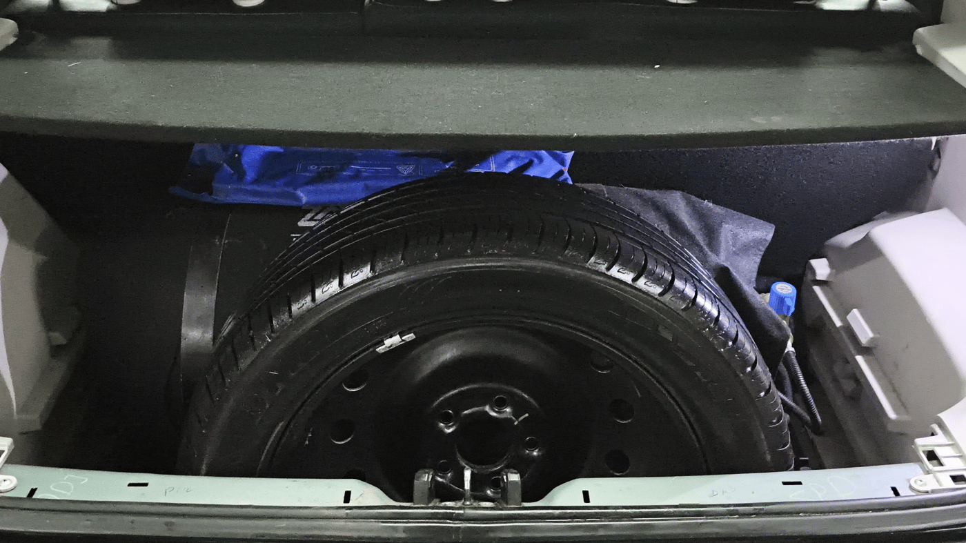 2020 Mahindra XUV300 W8 (O) 1.2 PETROL, CNG, Manual, 95,025 km, Boot Inside