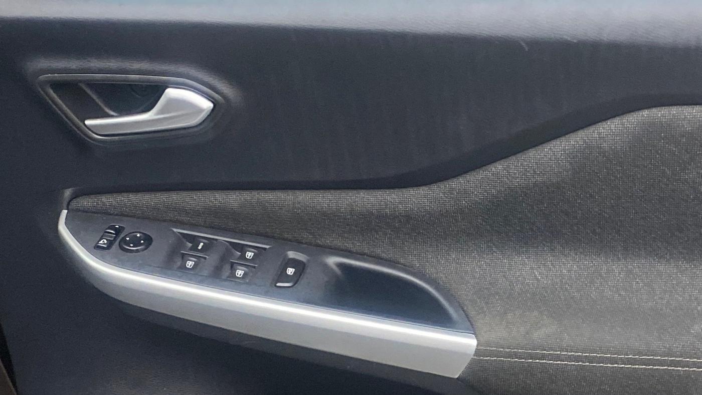 2022 Nissan MAGNITE XV PREMIUM TURBO CVT, Petrol, Automatic, 31,294 km, Driver Side Door Panels Control
