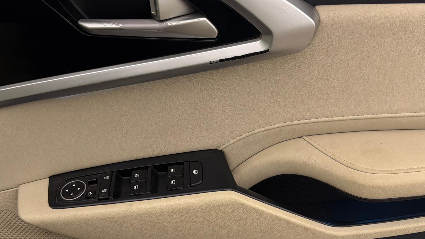 2022 KIA CARENS LUXURY PLUS 1.5 DIESEL AT 7 STR, Diesel, Automatic, 1,13,907 km, Driver Side Door Panels Control