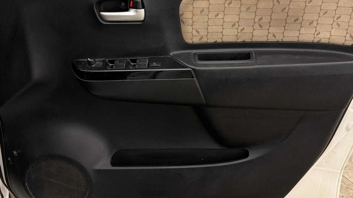 2018 Maruti Wagon R 1.0 VXI, Petrol, Manual, 70,752 km, Driver Side Door Panels Control