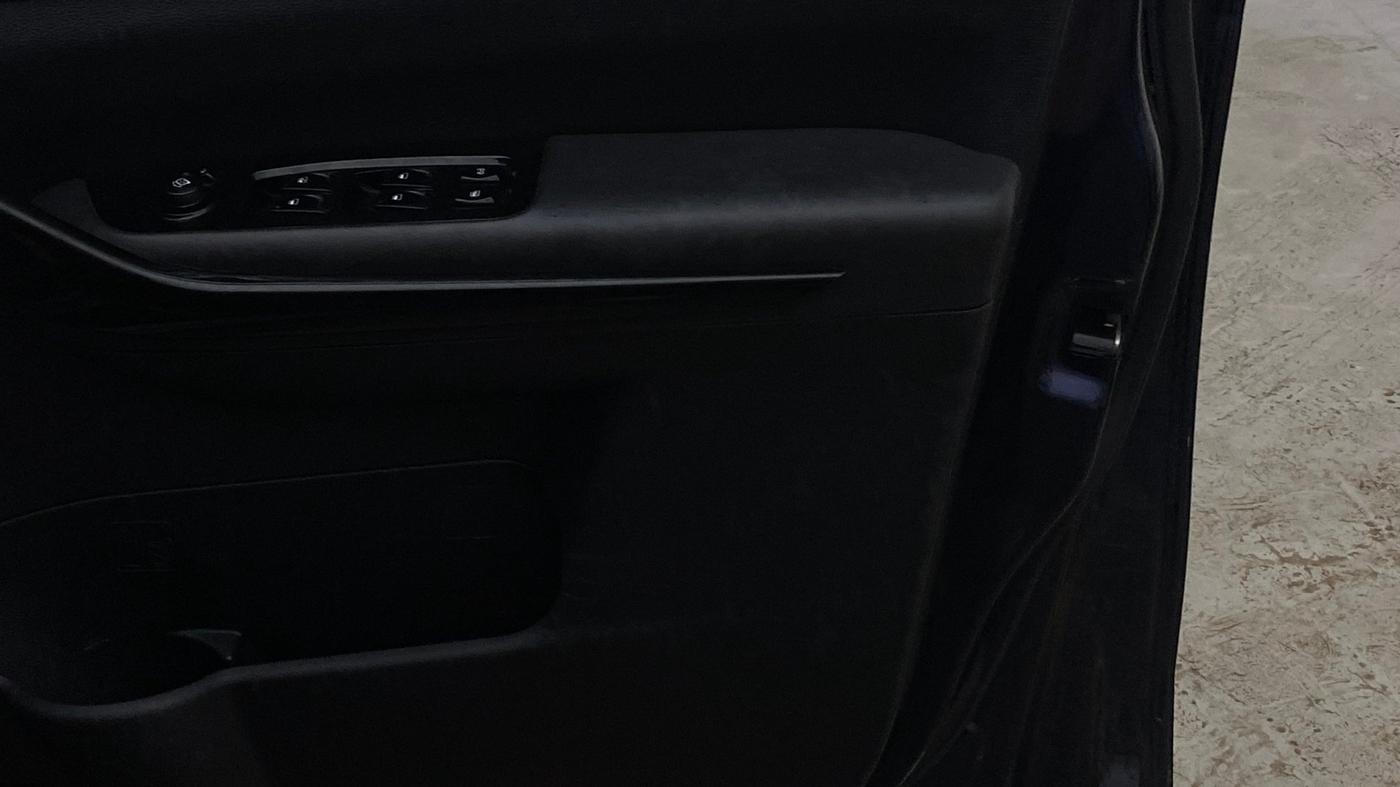 2021 Mahindra XUV700 AX 7 LUXURY P AT 7 STR, Petrol, Automatic, 53,089 km, Driver Side Door Panels Control