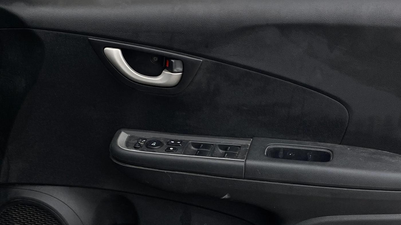 2018 Honda BR-V 1.5L I-VTEC V CVT, Petrol, Automatic, 1,36,921 km, Driver Side Door Panels Control