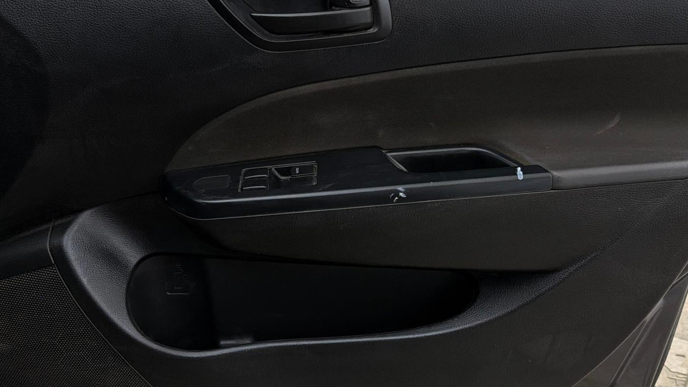 2017 Maruti Swift LXI (O), Petrol, Manual, 67,824 km, Driver Side Door Panels Control
