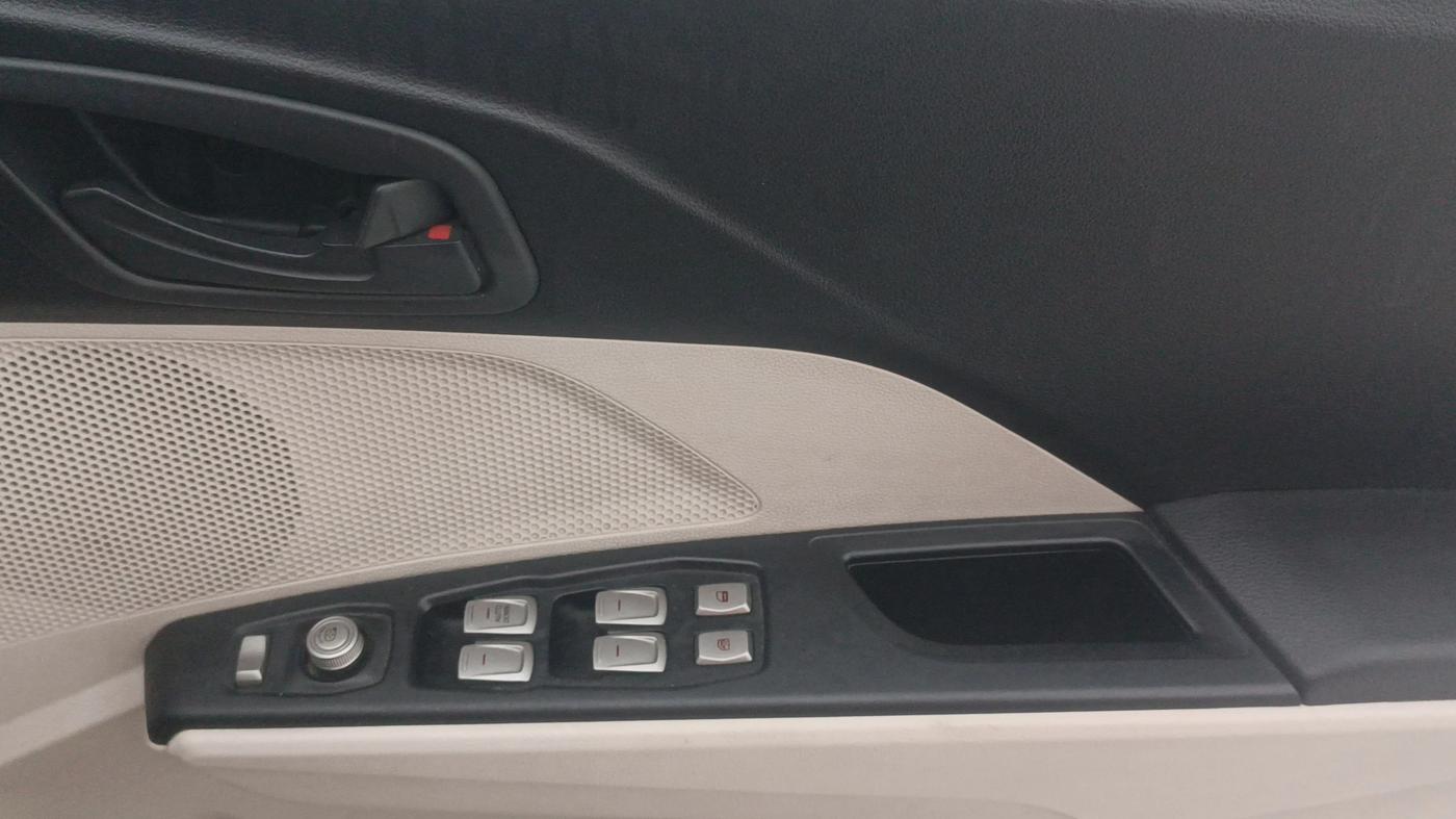 2019 Mahindra XUV300 W6 1.5 DIESEL, Diesel, Manual, 72,584 km, Driver Side Door Panels Control