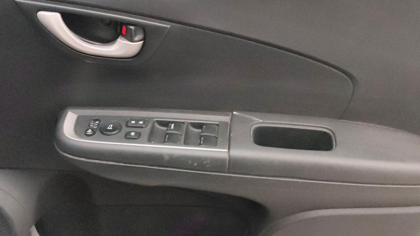2018 Honda BR-V 1.5L I- DTEC V, Diesel, Manual, 63,087 km, Driver Side Door Panels Control