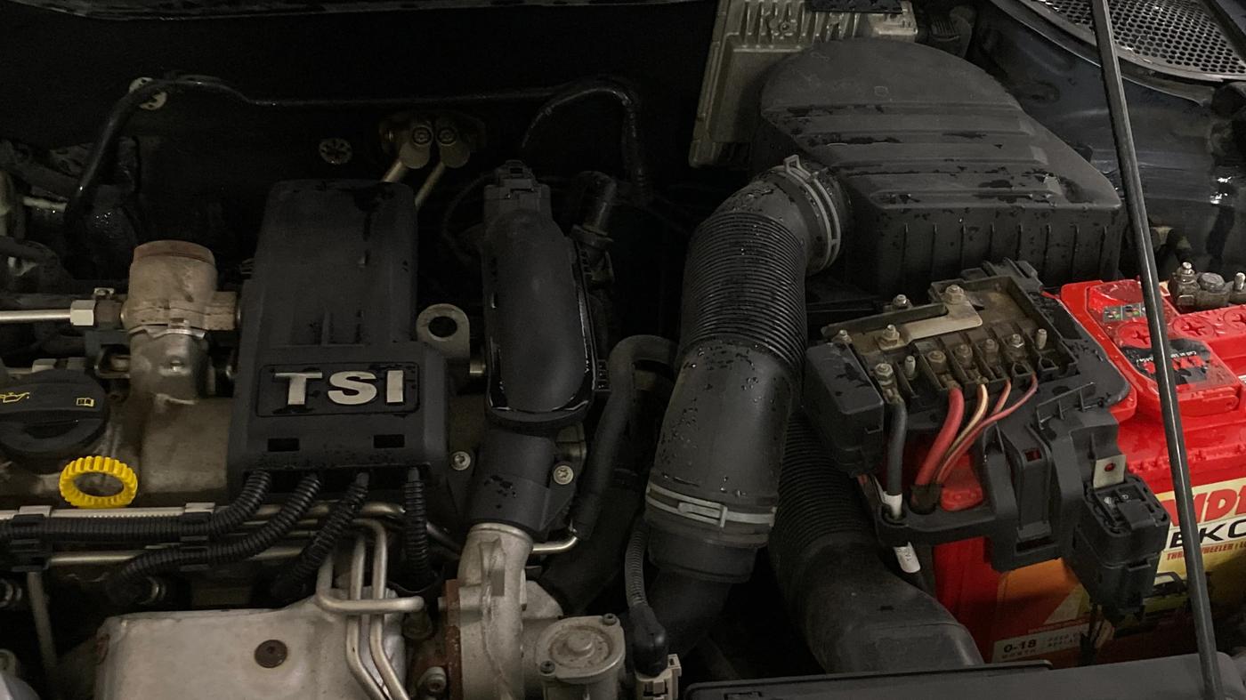 2015 Volkswagen Vento 1.2 TSI HIGHLINE PLUS AT, Petrol, Automatic, 50,563 km, Engine View - Left