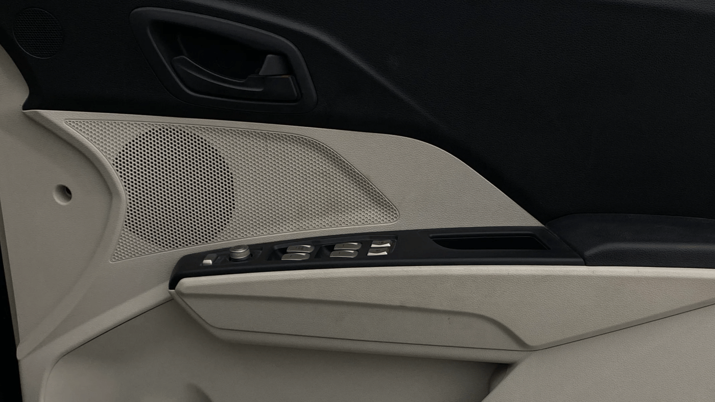2022 Mahindra XUV300 W6 1.2 PETROL, Petrol, Manual, 42,653 km, Driver Side Door Panels Control