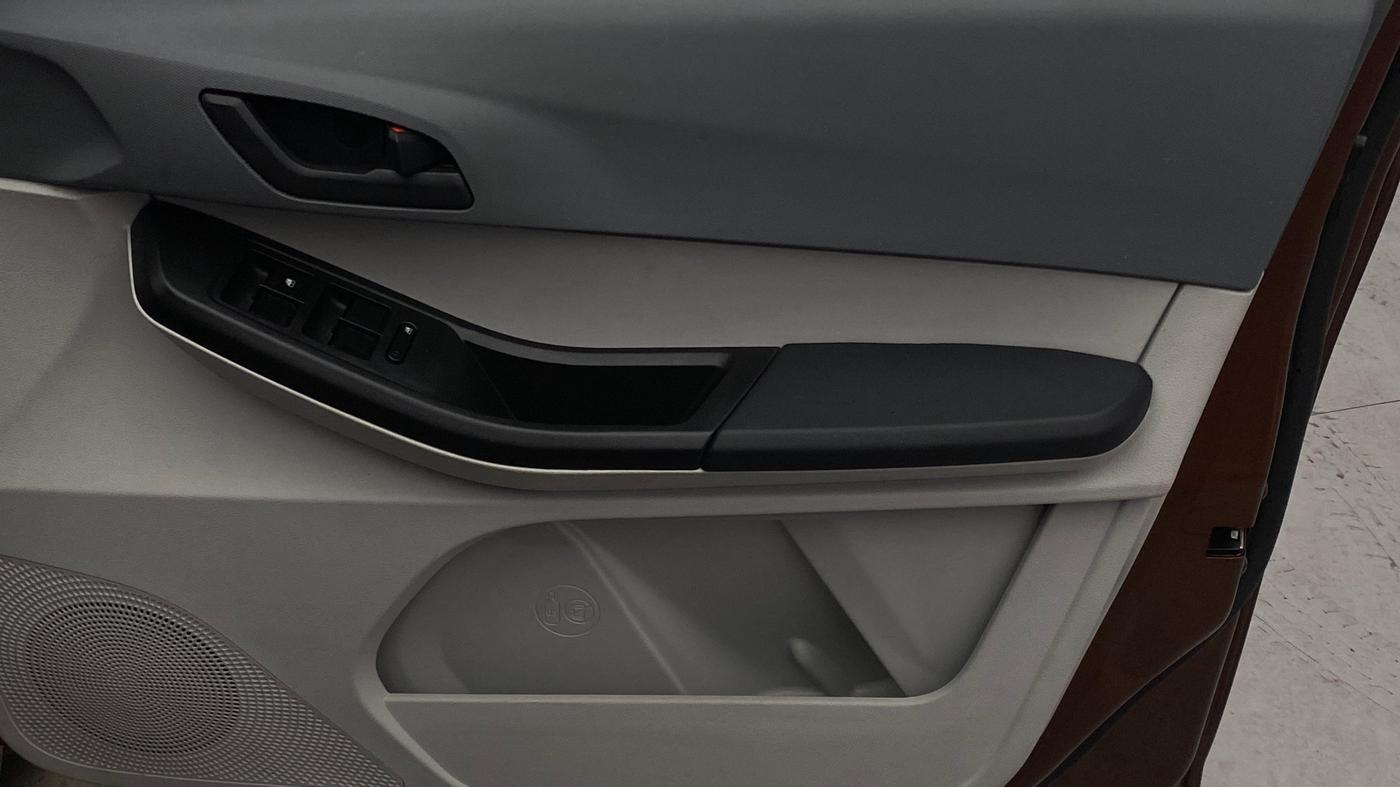 2025 Tata Tiago XZA, Petrol, Automatic, 13,183 km, Driver Side Door Panels Control