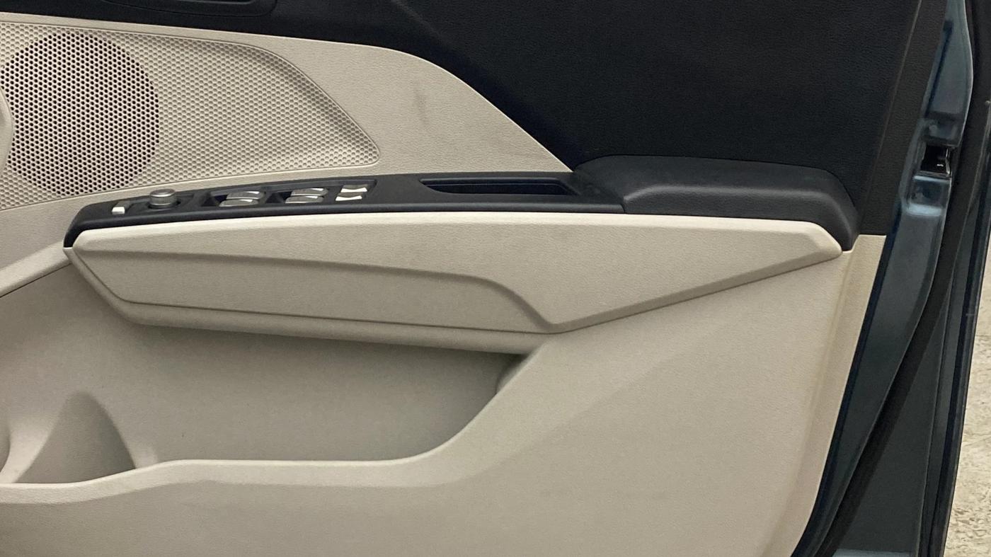2023 Mahindra XUV300 W6 1.2 PETROL AMT, Petrol, Automatic, 12,068 km, Driver Side Door Panels Control