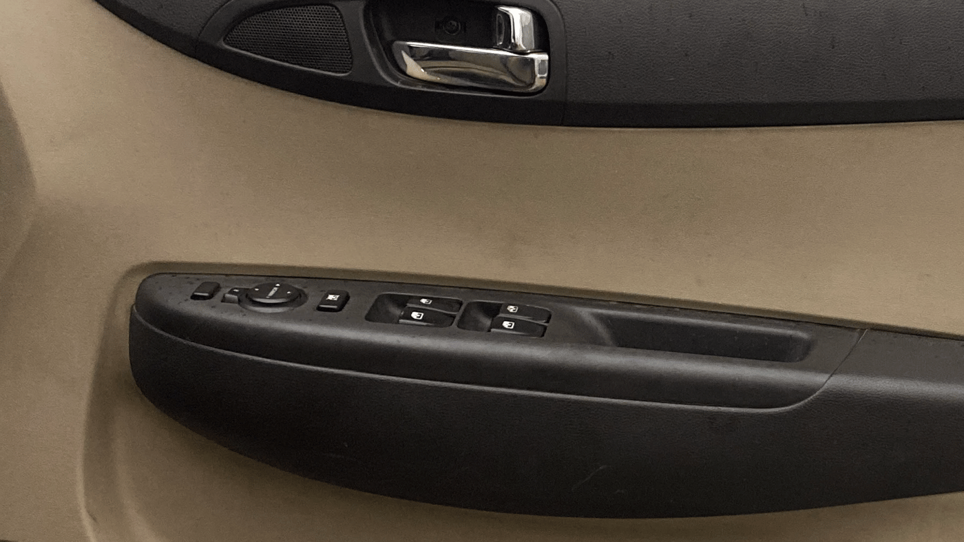 2013 Hyundai i20 MAGNA 1.4 CRDI, Diesel, Manual, 1,41,740 km, Driver Side Door Panels Control