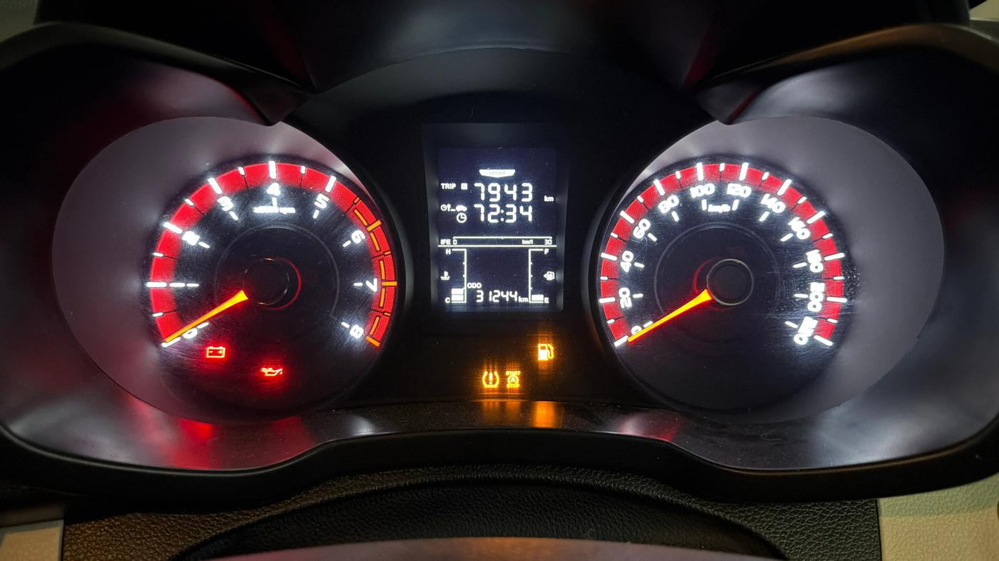 2023 Mahindra XUV300 W6 1.2 PETROL, Petrol, Manual, 31,244 km, Odometer Image