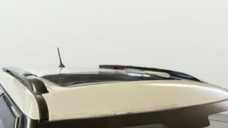 2023 Mahindra XUV300 W6 1.2 PETROL, Petrol, Manual, 31,244 km, Moonroof/ Sunroof