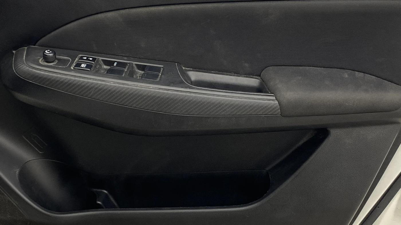 2019 Maruti Swift VXI, Petrol, Manual, 46,574 km, Driver Side Door Panels Control