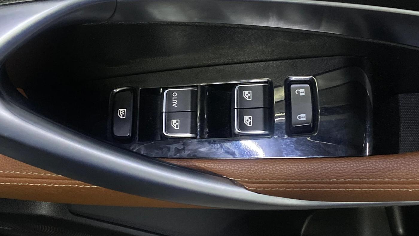 2022 MG HECTOR PLUS SHARP 1.5 PETROL TURBO CVT 6-STR, Petrol, Automatic, 34,093 km, Driver Side Door Panels Control