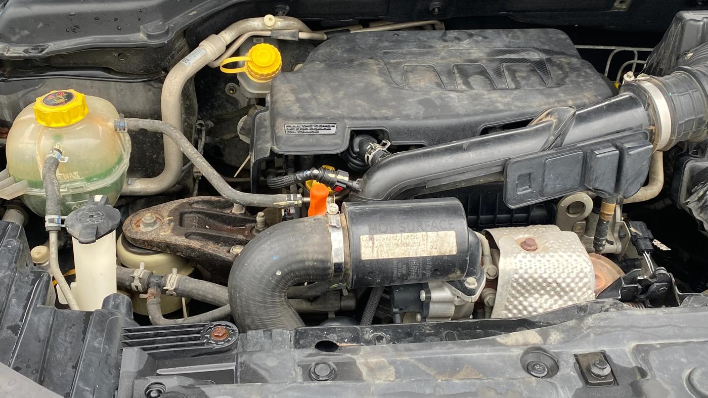 2022 Mahindra XUV300 W8 (O) 1.2 PETROL, Petrol, Manual, 56,741 km, Engine View - Right