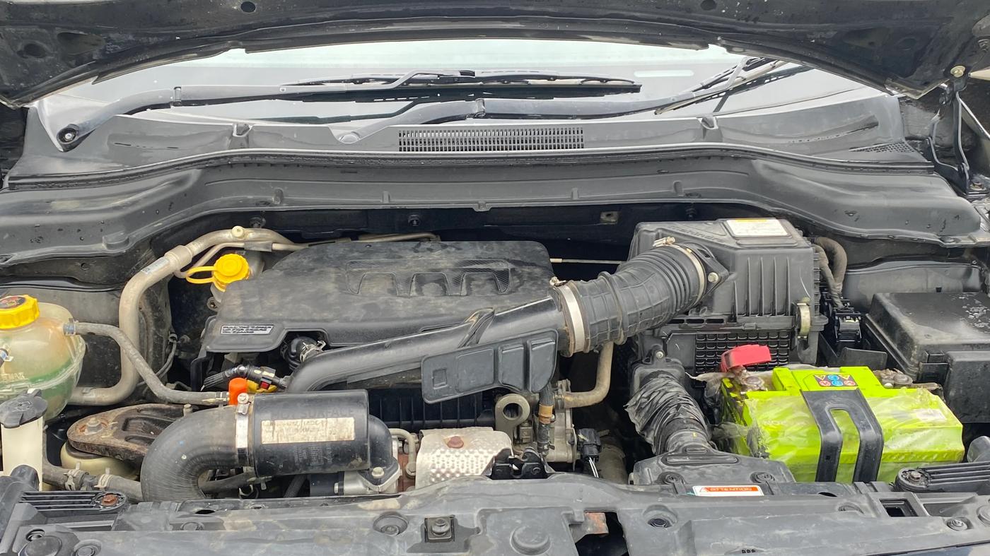 2022 Mahindra XUV300 W8 (O) 1.2 PETROL, Petrol, Manual, 56,741 km, Engine View