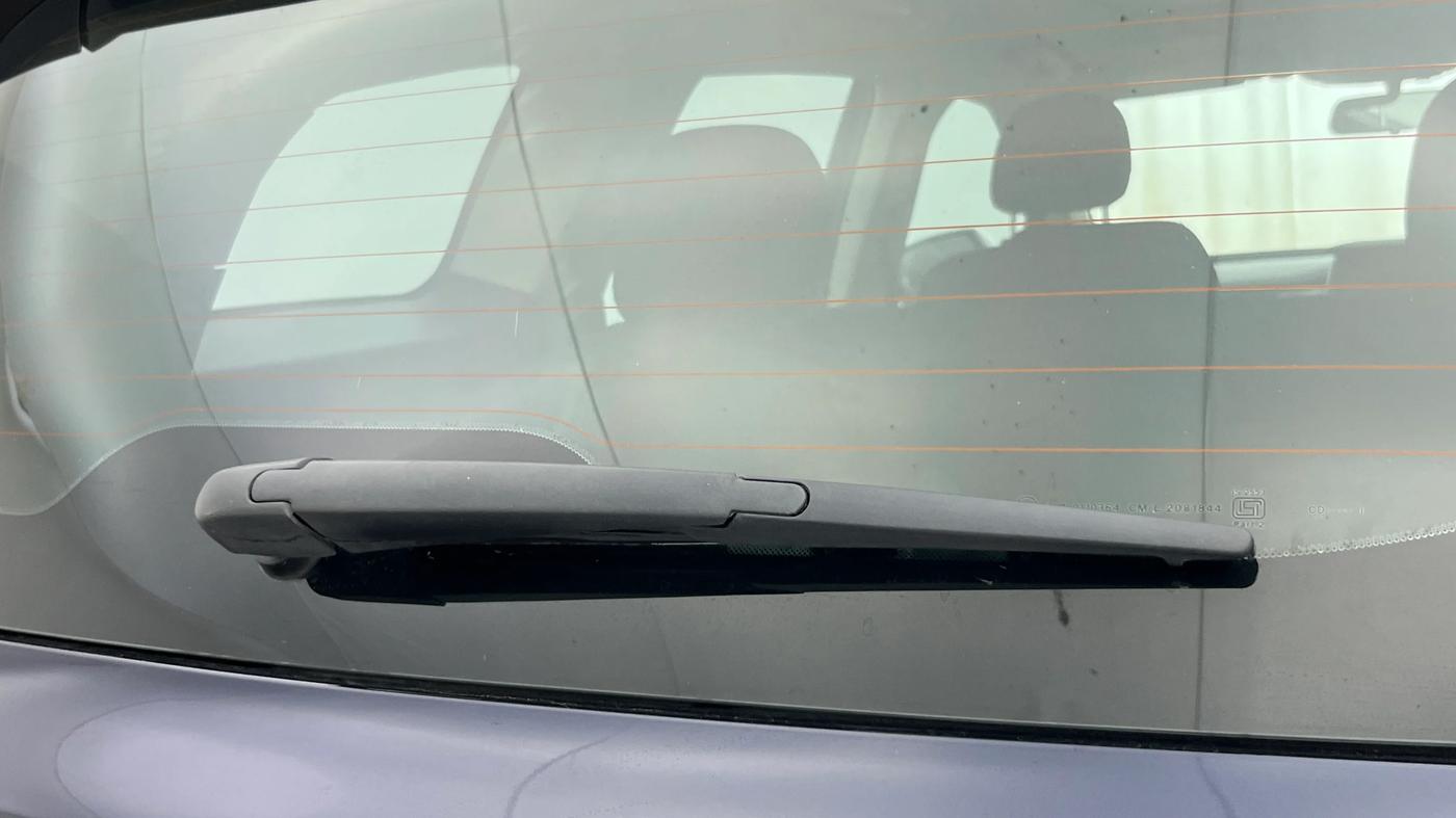 2023 Mahindra XUV700 AX 5 P AT 5 STR, Petrol, Automatic, 35,913 km, Rear Wiper
