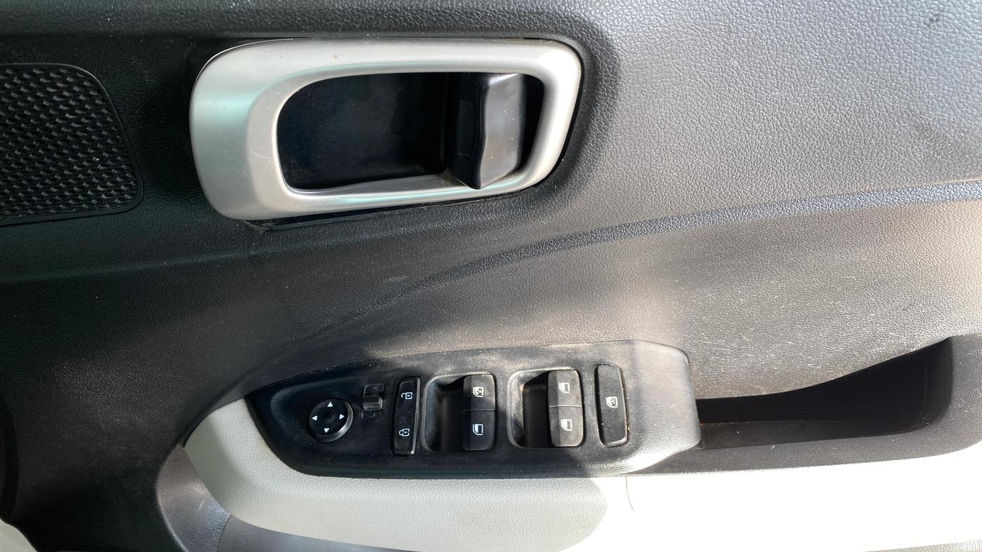2024 Hyundai VENUE S(O) 1.2, CNG, Manual, 34,778 km, Driver Side Door Panels Control
