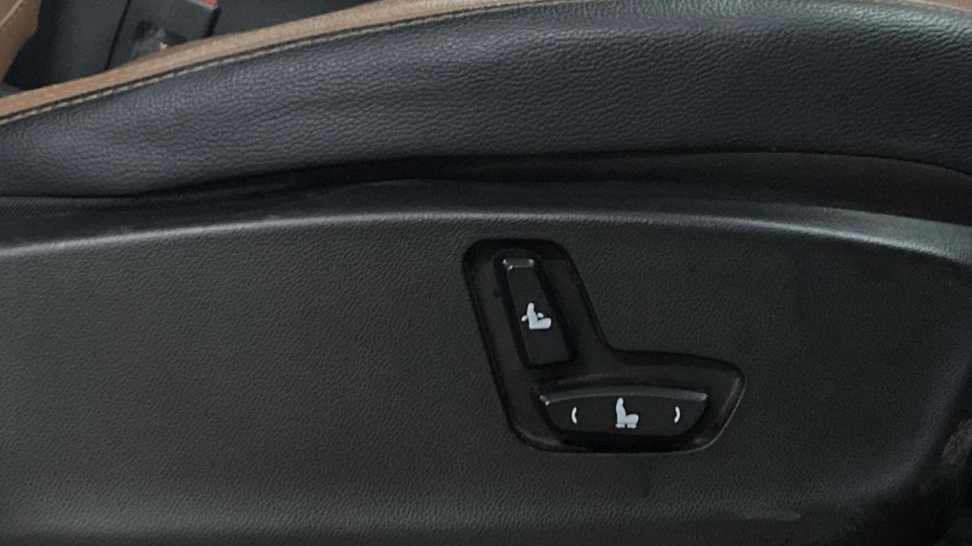 2023 MG HECTOR PLUS SAVVY PRO 1.5 TURBO CVT 7 STR, Petrol, Automatic, 27,208 km, Driver Side Adjustment Panel