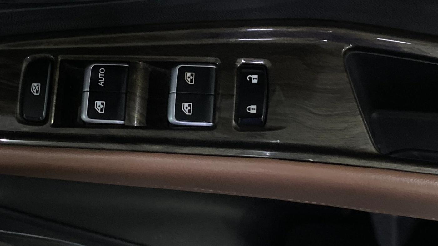 2023 MG HECTOR PLUS SAVVY PRO 1.5 TURBO CVT 7 STR, Petrol, Automatic, 27,208 km, Driver Side Door Panels Control