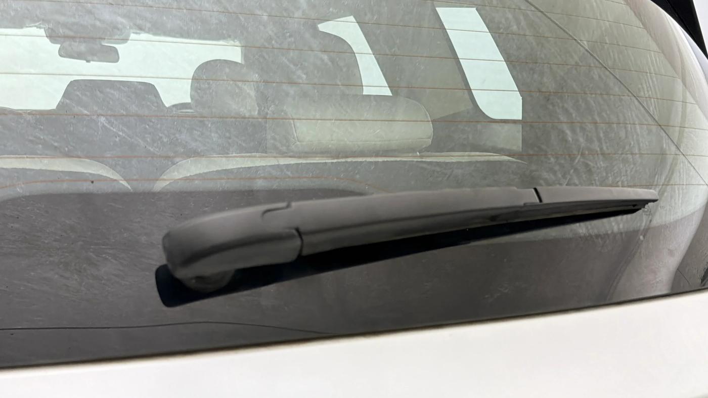 2023 Mahindra XUV700 AX7 Petrol MT 7 STR, Petrol, Manual, 66,086 km, Rear Wiper
