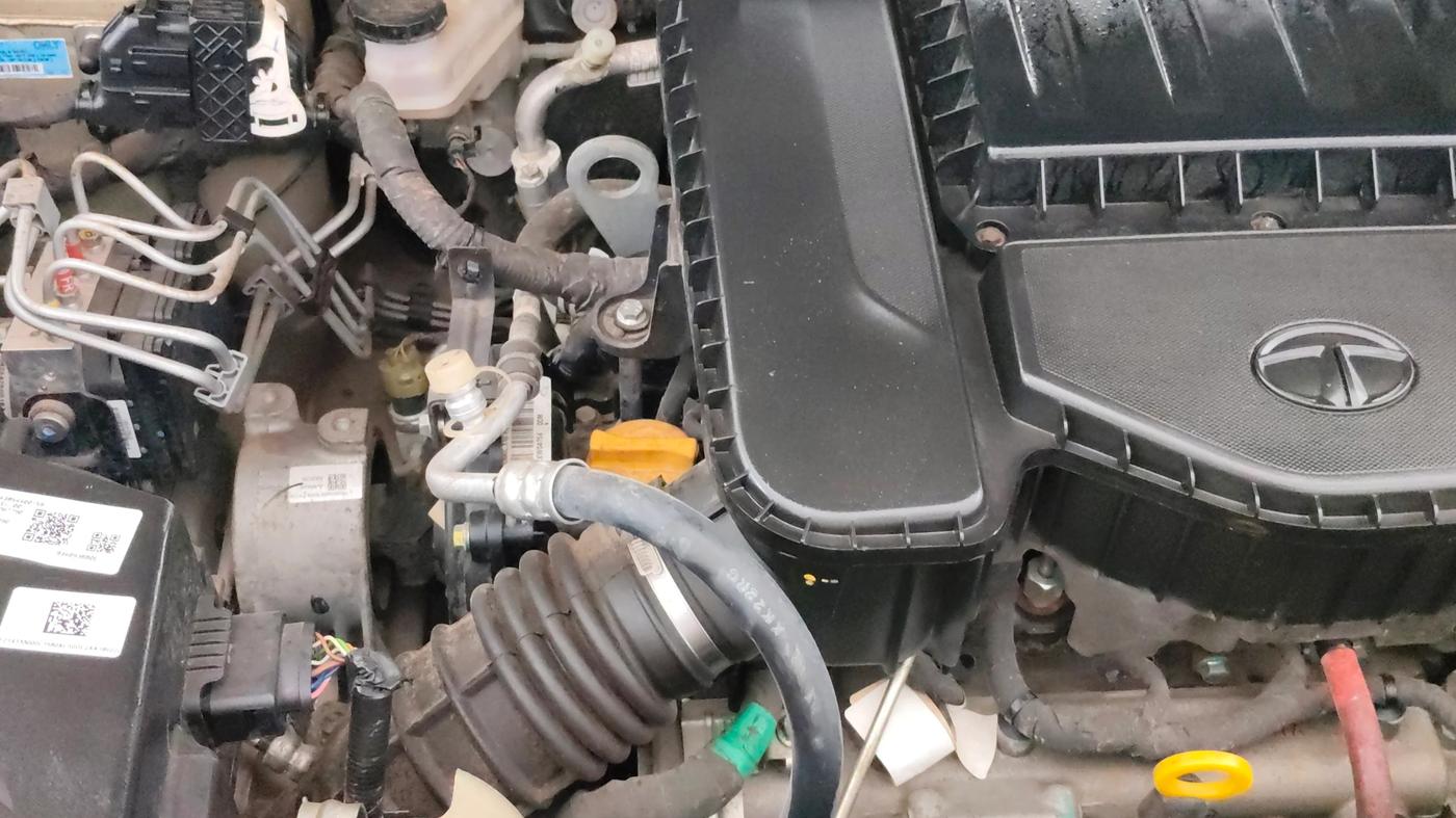 2022 Tata NEXON XZA PLUS (PREMIUM) KAZIRANGA DIESEL, Diesel, Automatic, 23,508 km, Engine View - Right