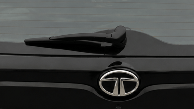 2022 Tata NEXON XZA PLUS (PREMIUM) KAZIRANGA DIESEL, Diesel, Automatic, 23,508 km, Rear Wiper